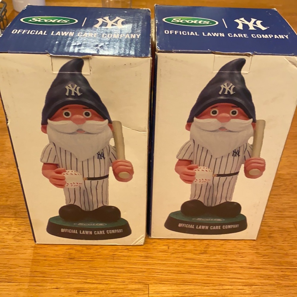 2 yankee lawn gnomes